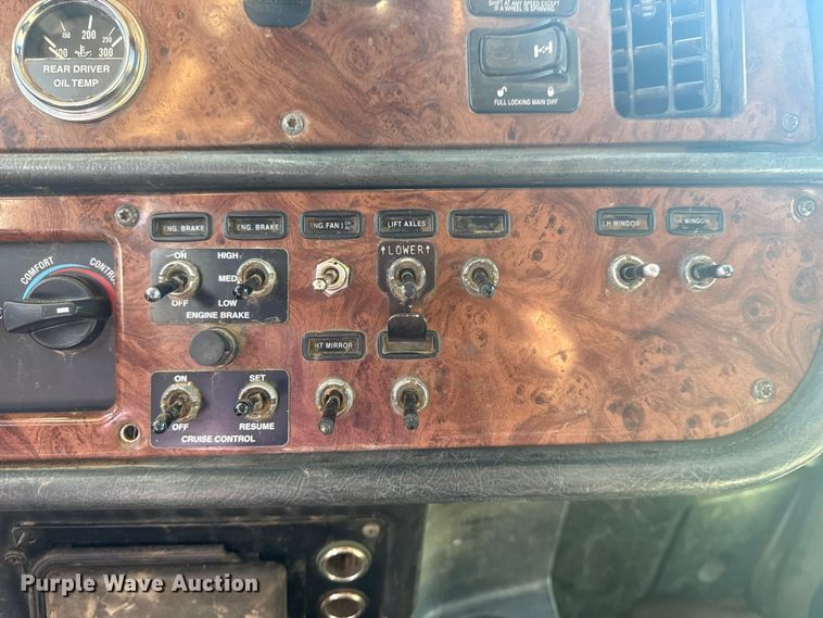 image for item DJ7937 2006 Peterbilt 378 dump truck