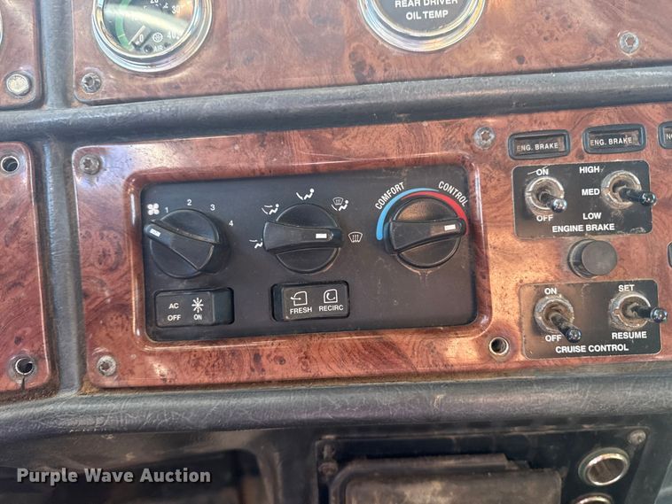 image for item DJ7937 2006 Peterbilt 378 dump truck