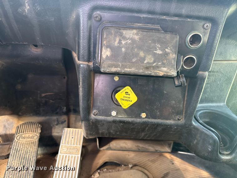 image for item DJ7937 2006 Peterbilt 378 dump truck