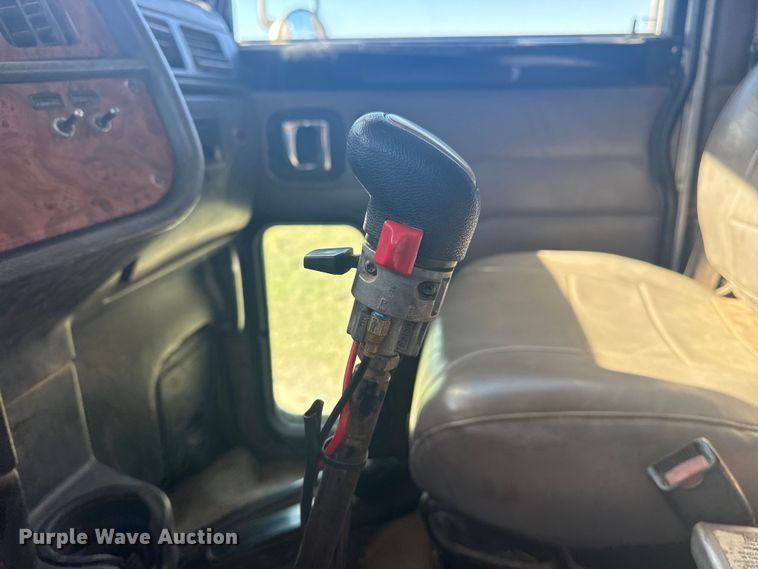 image for item DJ7937 2006 Peterbilt 378 dump truck