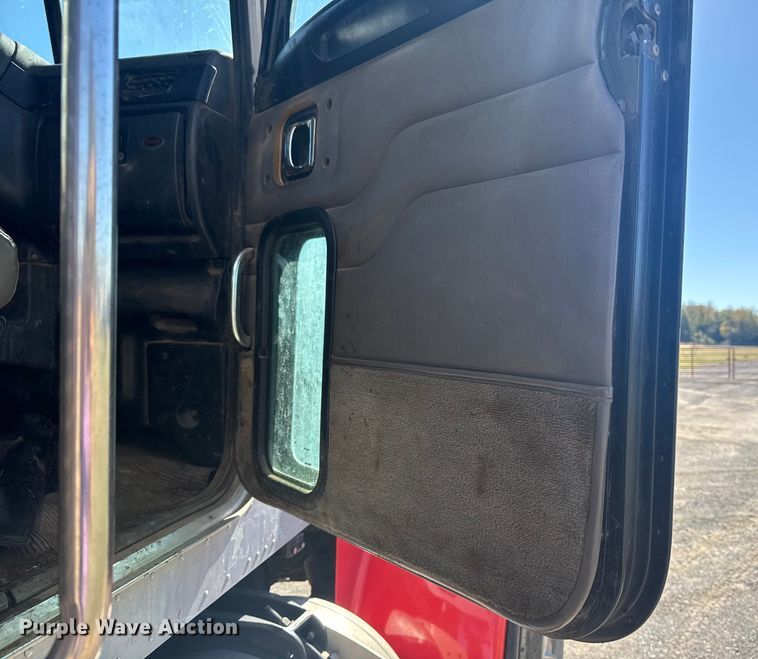 image for item DJ7937 2006 Peterbilt 378 dump truck