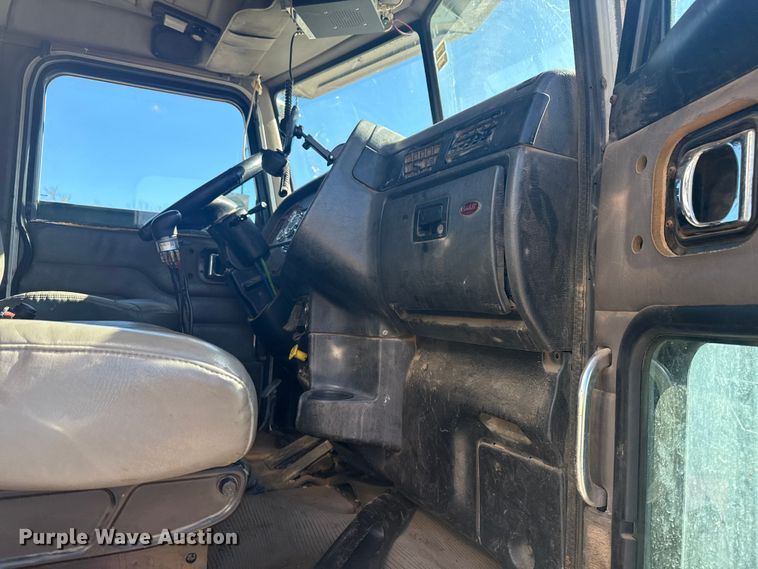 image for item DJ7937 2006 Peterbilt 378 dump truck