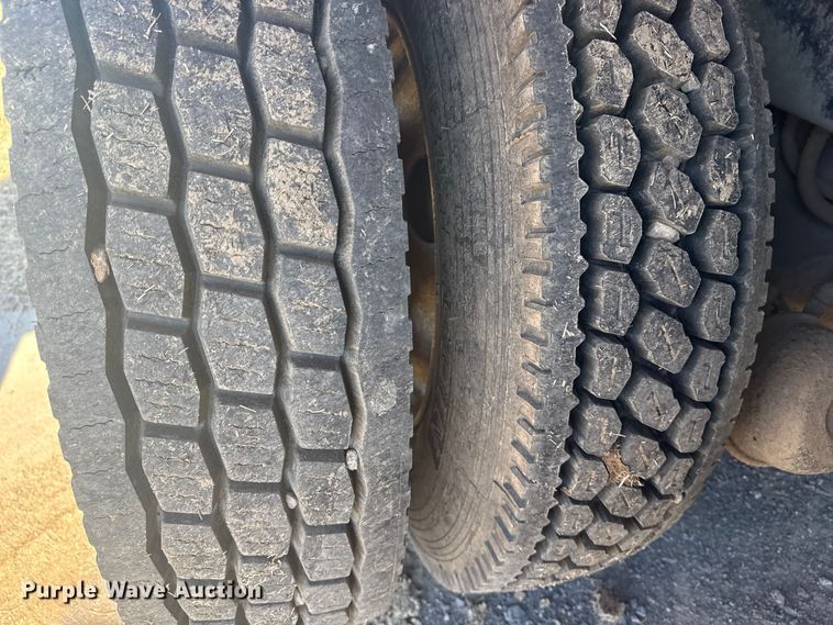 image for item DJ7937 2006 Peterbilt 378 dump truck