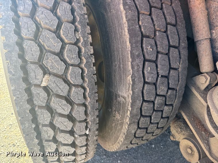 image for item DJ7937 2006 Peterbilt 378 dump truck