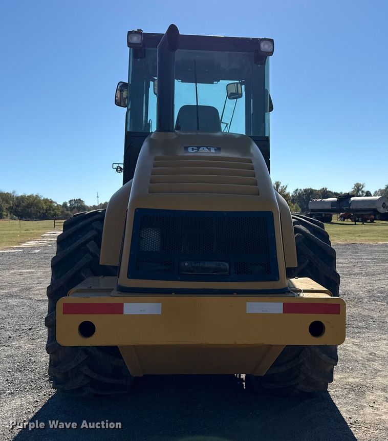 image for item DJ7938 2005 Caterpillar CS563E single drum roller