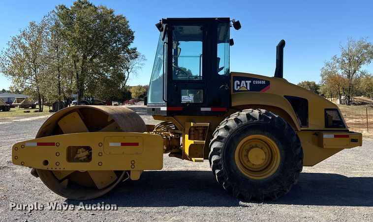 image for item DJ7938 2005 Caterpillar CS563E single drum roller