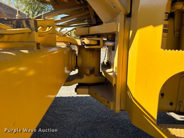 image for item DJ7938 2005 Caterpillar CS563E single drum roller