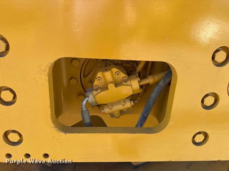 image for item DJ7938 2005 Caterpillar CS563E single drum roller