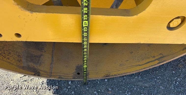 image for item DJ7938 2005 Caterpillar CS563E single drum roller