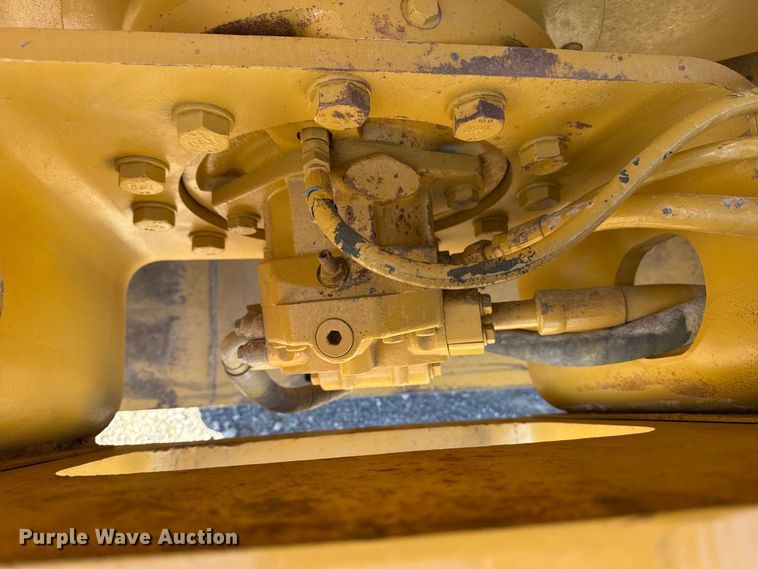 image for item DJ7938 2005 Caterpillar CS563E single drum roller