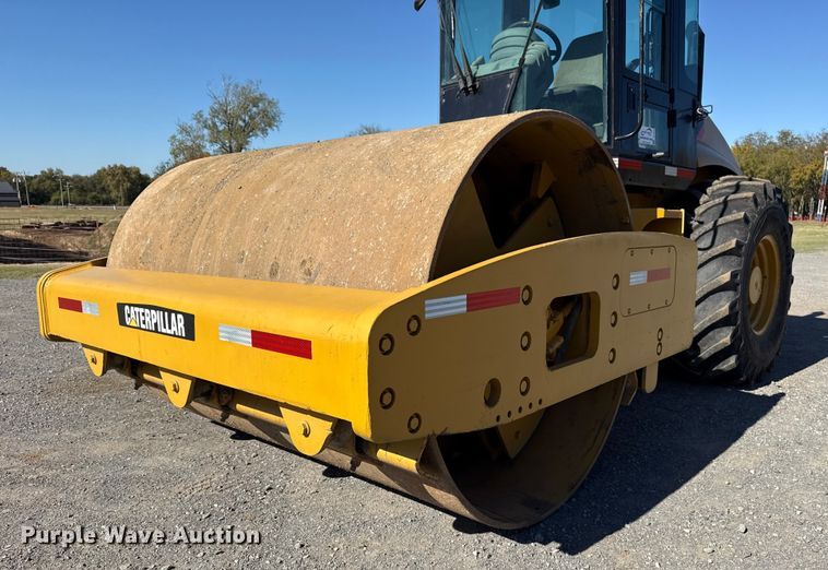 image for item DJ7938 2005 Caterpillar CS563E single drum roller