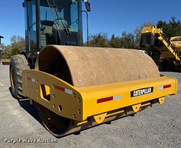 image for item DJ7938 2005 Caterpillar CS563E single drum roller