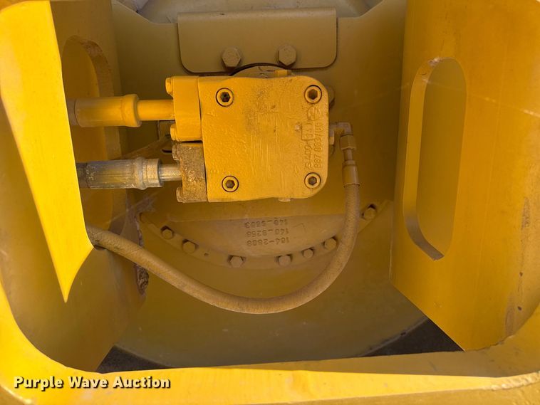 image for item DJ7938 2005 Caterpillar CS563E single drum roller