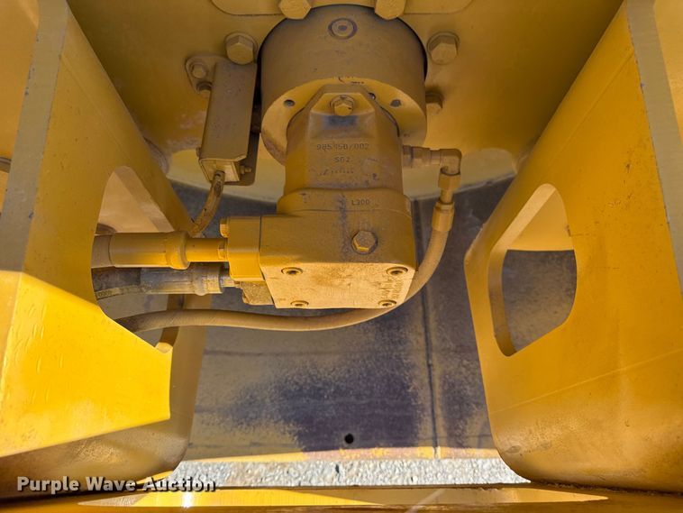 image for item DJ7938 2005 Caterpillar CS563E single drum roller