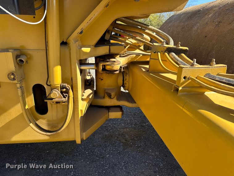 image for item DJ7938 2005 Caterpillar CS563E single drum roller