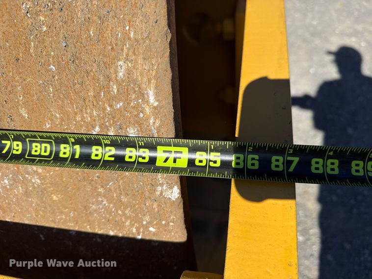 image for item DJ7938 2005 Caterpillar CS563E single drum roller