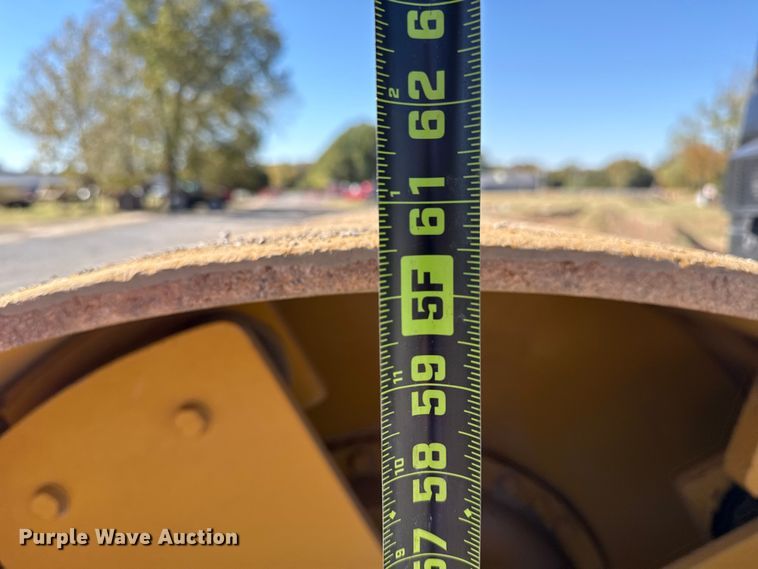 image for item DJ7938 2005 Caterpillar CS563E single drum roller