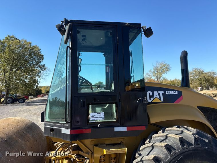 image for item DJ7938 2005 Caterpillar CS563E single drum roller