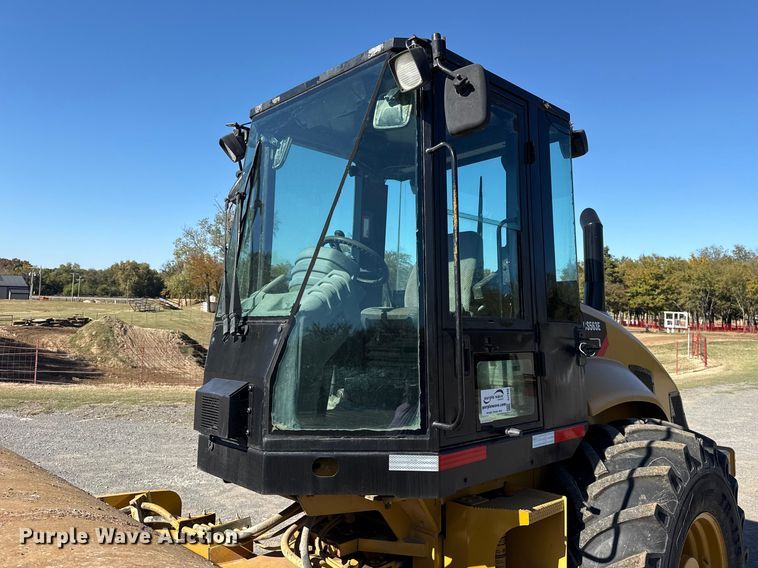 image for item DJ7938 2005 Caterpillar CS563E single drum roller