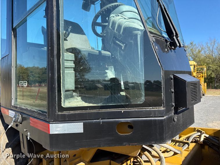 image for item DJ7938 2005 Caterpillar CS563E single drum roller