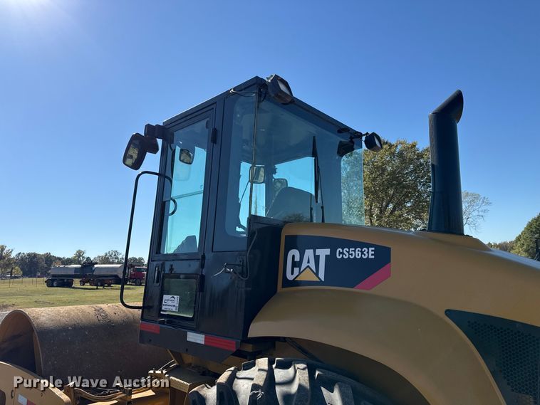 image for item DJ7938 2005 Caterpillar CS563E single drum roller