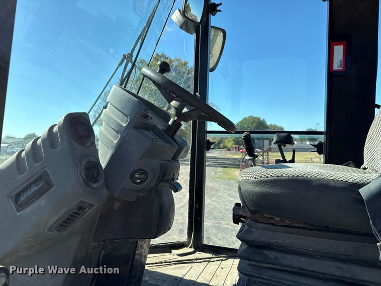 image for item DJ7938 2005 Caterpillar CS563E single drum roller