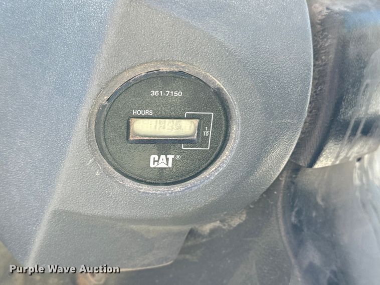 image for item DJ7938 2005 Caterpillar CS563E single drum roller