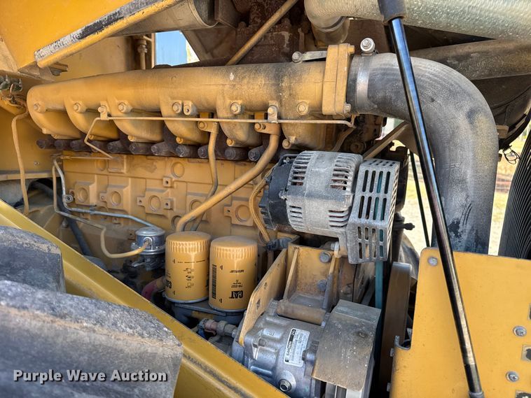 image for item DJ7938 2005 Caterpillar CS563E single drum roller