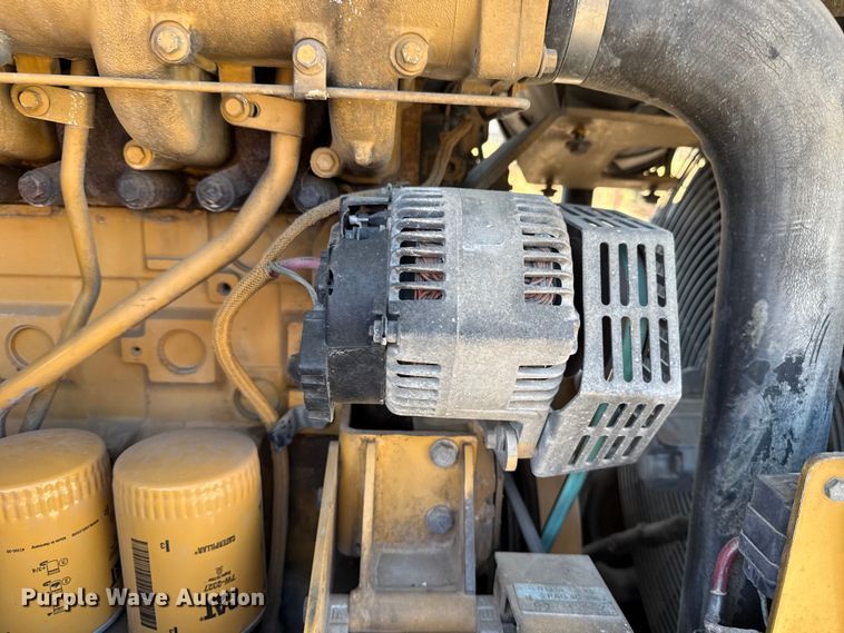 image for item DJ7938 2005 Caterpillar CS563E single drum roller