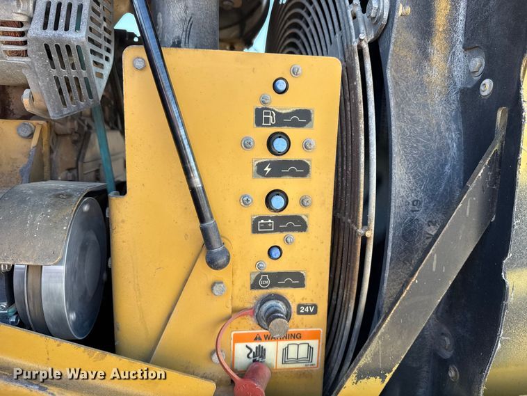 image for item DJ7938 2005 Caterpillar CS563E single drum roller