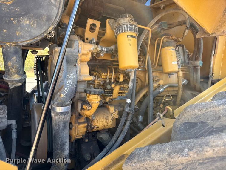 image for item DJ7938 2005 Caterpillar CS563E single drum roller