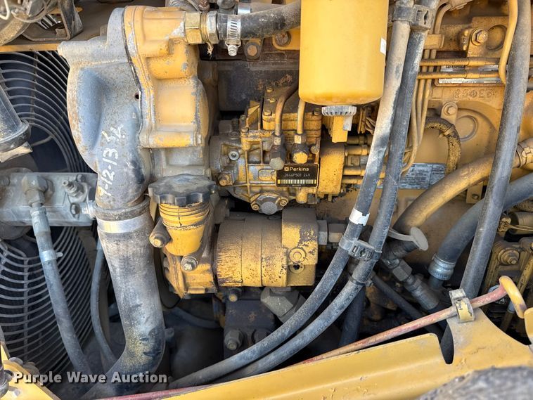 image for item DJ7938 2005 Caterpillar CS563E single drum roller