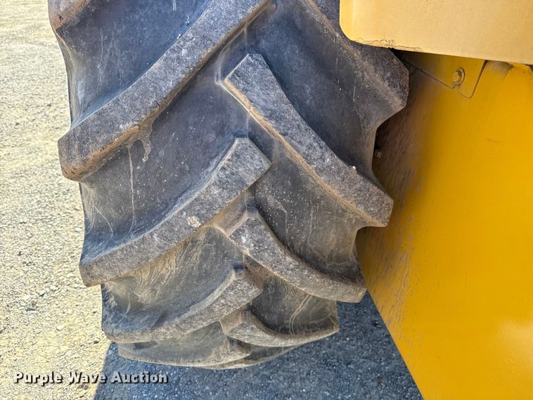 image for item DJ7938 2005 Caterpillar CS563E single drum roller