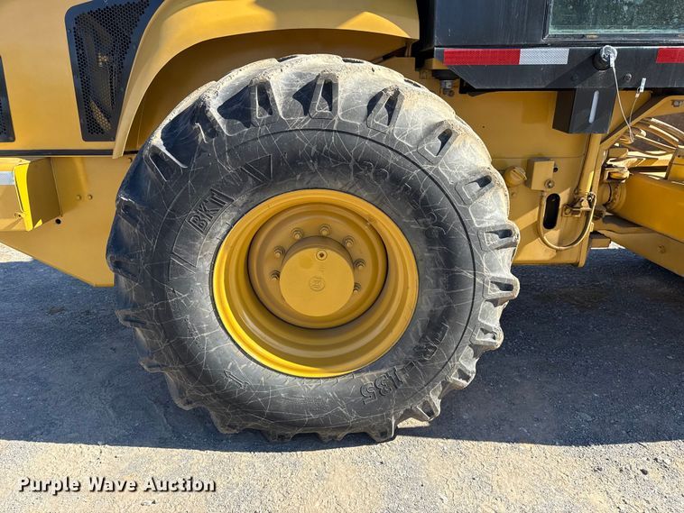 image for item DJ7938 2005 Caterpillar CS563E single drum roller