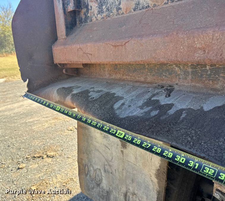 image for item DJ7940 1997 Peterbilt 357 dump truck