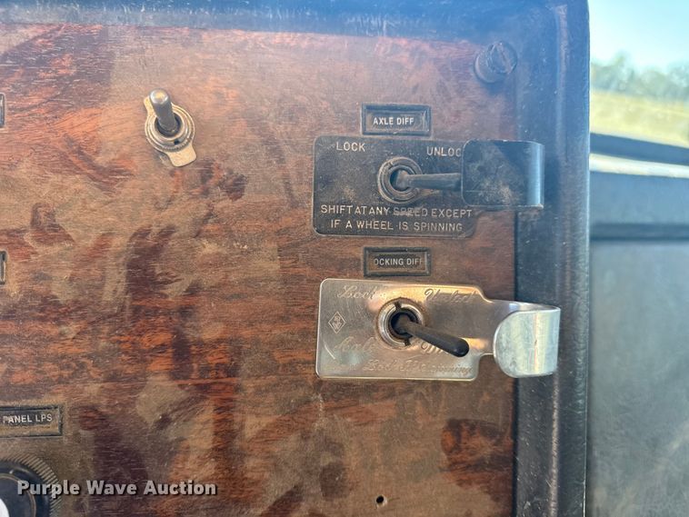 image for item DJ7940 1997 Peterbilt 357 dump truck