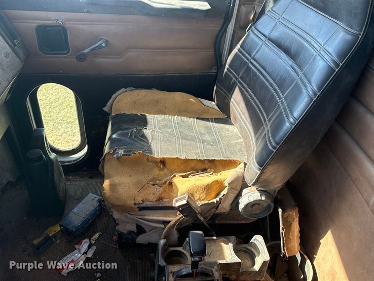 image for item DJ7940 1997 Peterbilt 357 dump truck