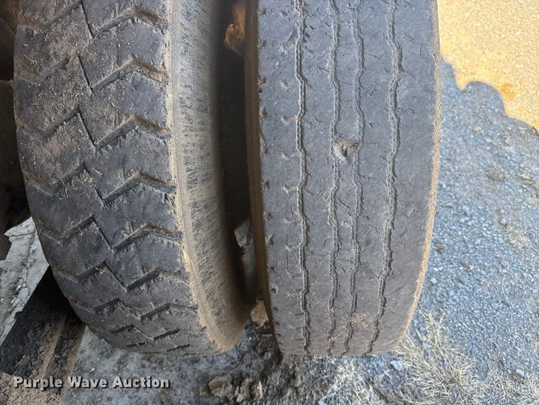 image for item DJ7940 1997 Peterbilt 357 dump truck