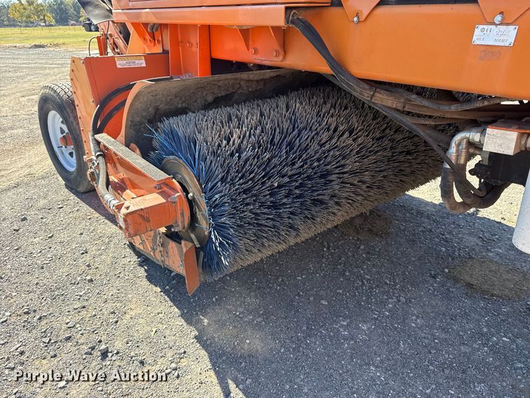 image for item DJ7941 2011 Broce Broom MK-1 broom