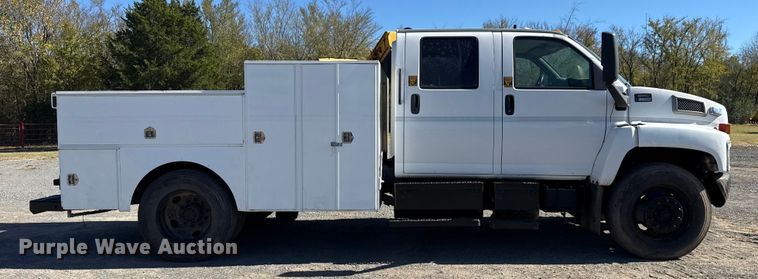 image for item DJ7942 2005 GMC C6500 utility / service truck