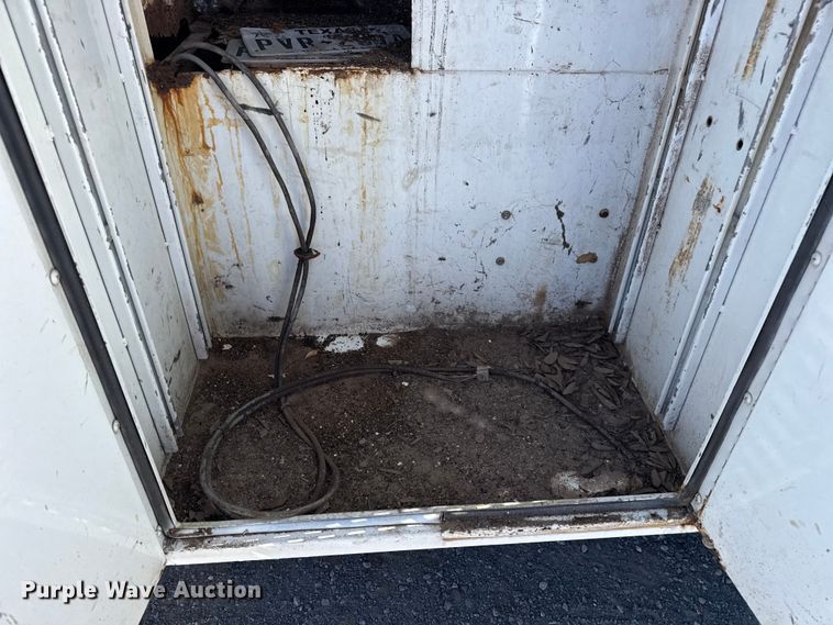 image for item DJ7942 2005 GMC C6500 utility / service truck