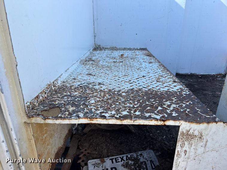 image for item DJ7942 2005 GMC C6500 utility / service truck