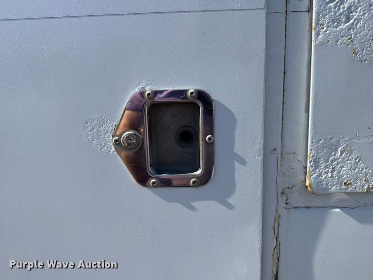 image for item DJ7942 2005 GMC C6500 utility / service truck