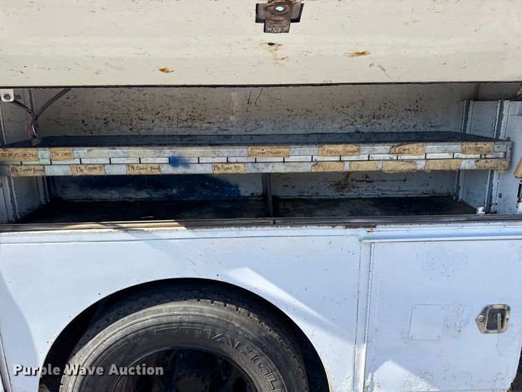 image for item DJ7942 2005 GMC C6500 utility / service truck