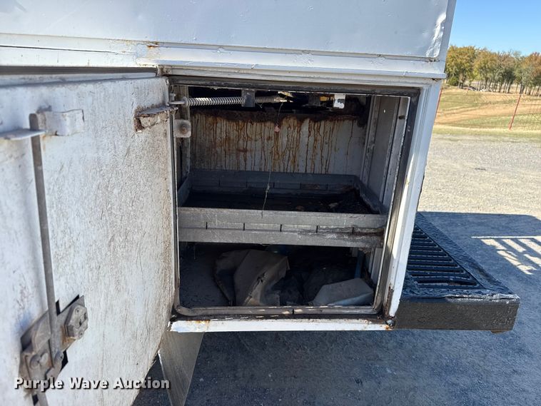 image for item DJ7942 2005 GMC C6500 utility / service truck