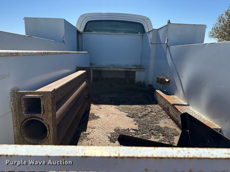 image for item DJ7942 2005 GMC C6500 utility / service truck