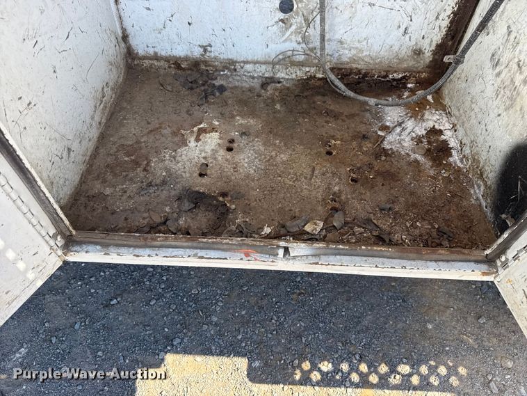 image for item DJ7942 2005 GMC C6500 utility / service truck