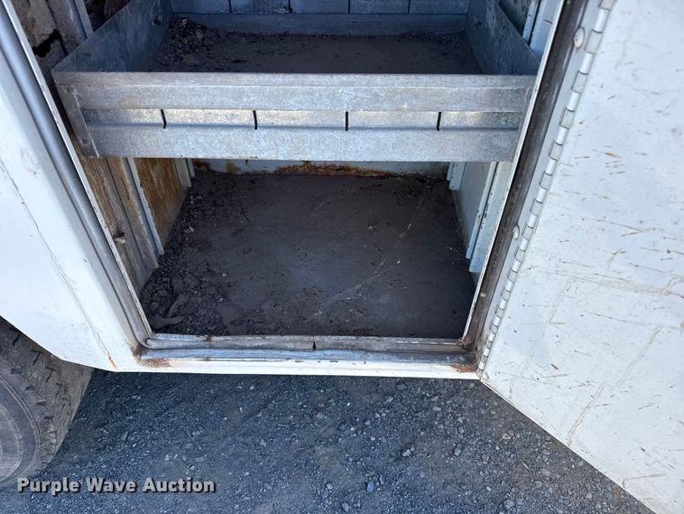 image for item DJ7942 2005 GMC C6500 utility / service truck