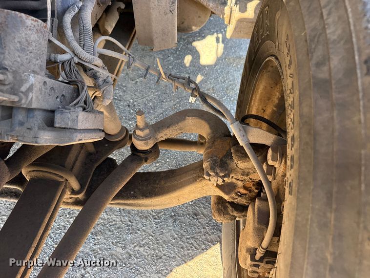 image for item DJ7942 2005 GMC C6500 utility / service truck