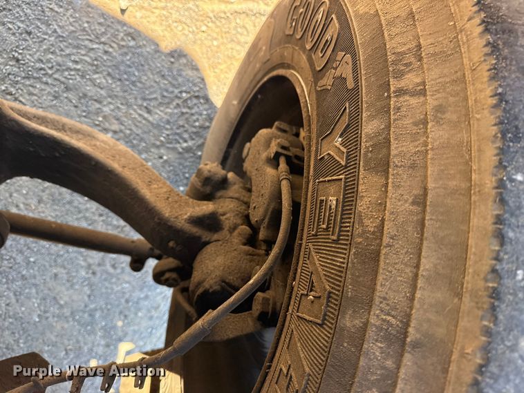 image for item DJ7942 2005 GMC C6500 utility / service truck